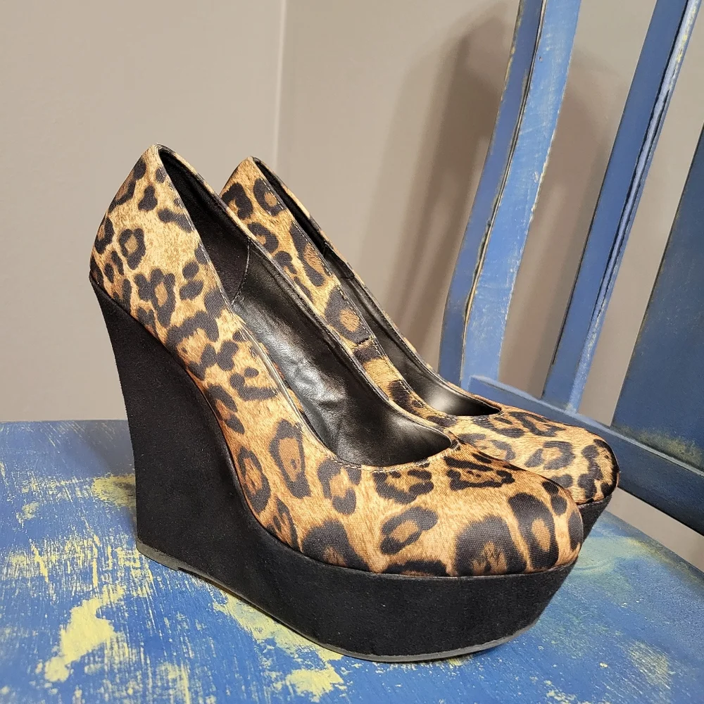 Brash Leopard Print Suede‎ Wedge Heels Mob Wife Womens Size 8.5